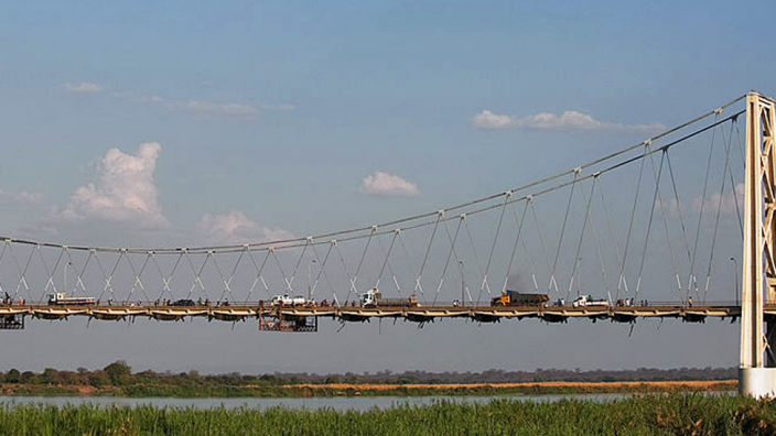 تم العثور على الشاحنة في مواتيز ، بالقرب من هذا الجسر الذي يعبر نهر زامبيزي