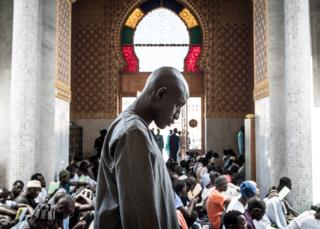 عبادة في مسجد في داكار ، السنغال - الأربعاء 4 مارس 2020