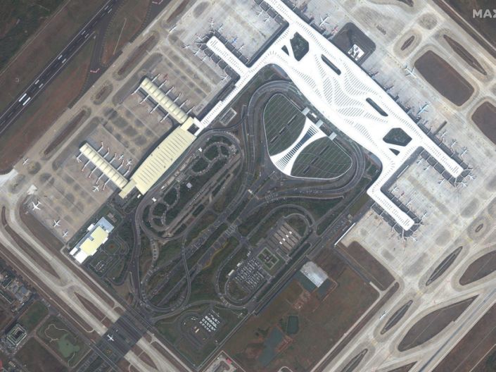 القمر الصناعي ووهان المطار قبل فيروس كورونا