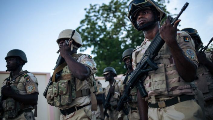 ويقاتل الجيش الكاميروني تمردا في الشمال الغربي منذ ثلاث سنوات