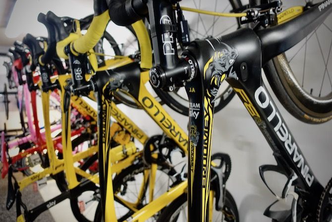 نظرة فاحصة على دراجات Chris Froome المُصممة خصيصًا للفوز بجولة كبرى