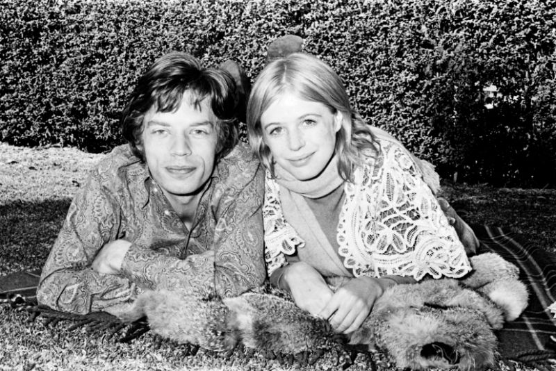 ميك جاغر وماريان فيثفل في الصورة عام 1969. (الصورة: صور غيتي) 