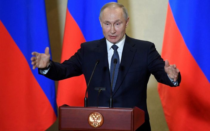 أعلن الرئيس بوتين أن القيود ستبدأ ببطء في تخفيف القيود في روسيا - بول جديد / رويترز