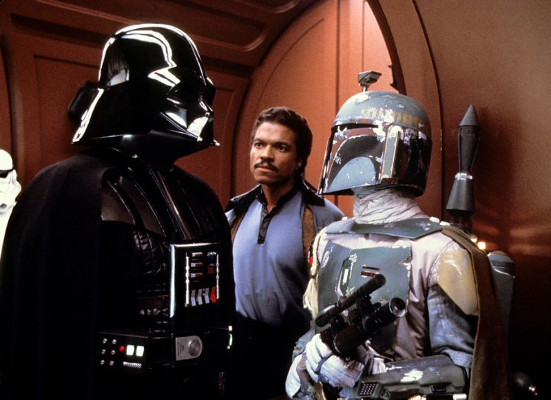 دارث فادر وبوبا فيت يبرمان على صفقة بينما ينظر لاندو كالريسيان في فيلم The Empire Strikes Back (الصورة: Lucasfilm / مجاملة من Everett Collection)