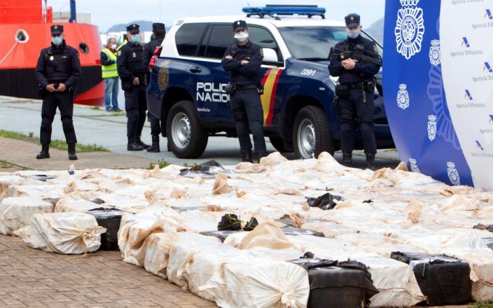 ضبطت قوات الأمن 4 أطنان من الكوكايين واعتقلت 28 شخصًا خلال غارة لتفكيك شبكة 'ناقلات مخدرات' في فيغو ، شمال غرب إسبانيا ، في أبريل / نيسان - SALVADOR SAS / EPA-EFE / Shutterstock 