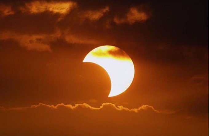 صور كسوف الشمس اليوم الثلاثاء 25 أكتوبر 2022